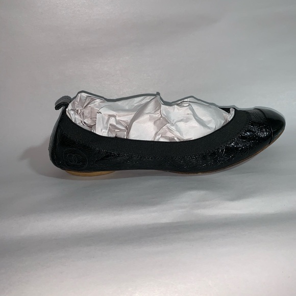 CHANEL size 35 soft crinkled patent leather flats - Picture 10 of 16